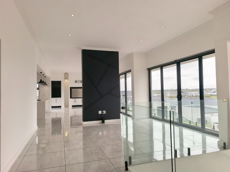 5 Bedroom Property for Sale in Kingswood Golf Estate Western Cape